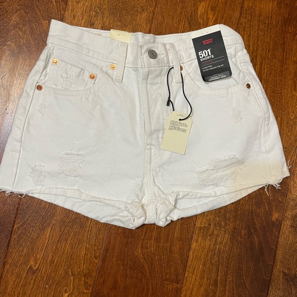 Levi's Pants - NWT Levi's Women's White Distressed Jean Shorts SIZE 26